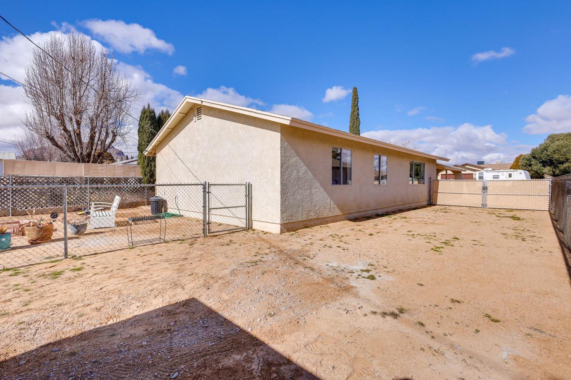 Kingman Vacation Rental With Yard And Fire Pit Bagian luar foto