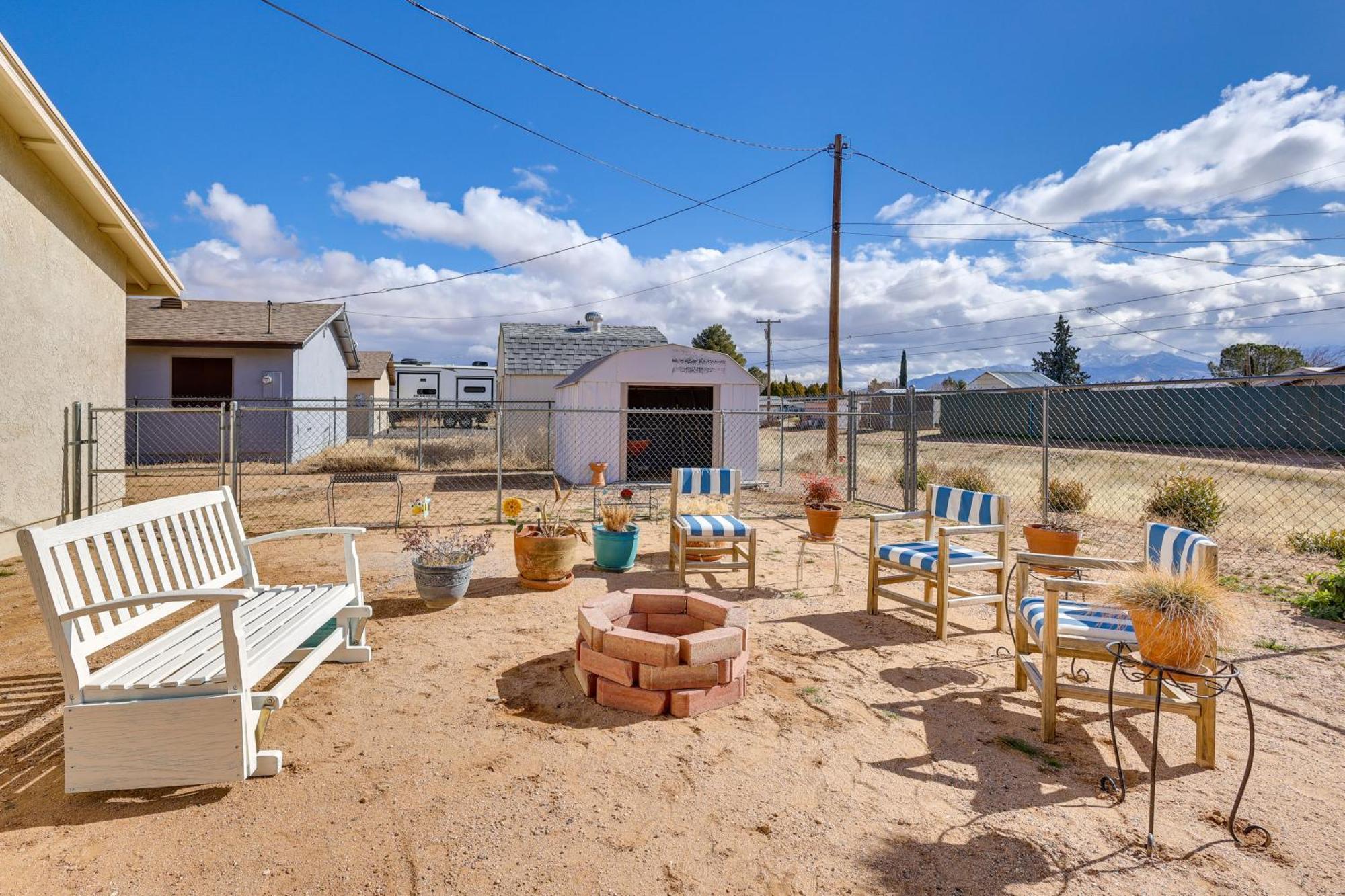 Kingman Vacation Rental With Yard And Fire Pit Bagian luar foto